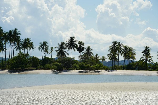 Quels sont les meilleurs endroits pour louer une maison de vacances en Grèce avec des ateliers de poterie et des visites de sites archéologiques?
